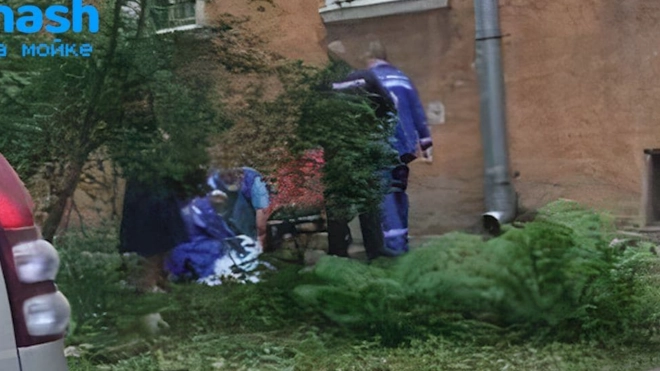 Нетрезвая студентка в свадебном платье выпала из окна на проспекте Тореза