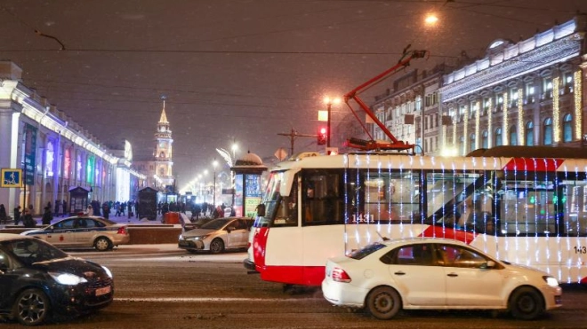 Троллейбусы и трамваи Петербурга будут работать дольше в новогоднюю ночь