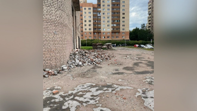 Прокуратура Петербурга требует убрать строительные отходы на Пулковской улице