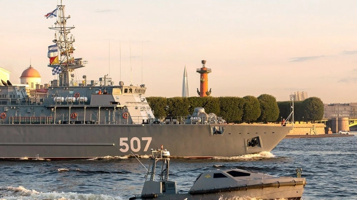 В Петербург прибыли корабли ВМФ России для участия в "МВМС-2021" 