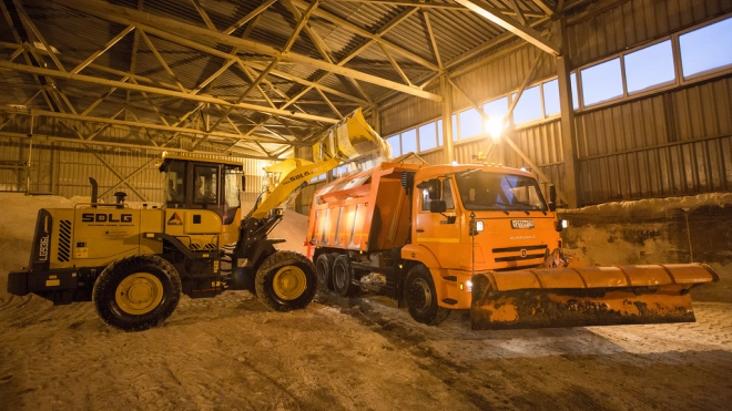 На борьбу с льдом на КАД за сутки израсходовали более 600 тонн соли