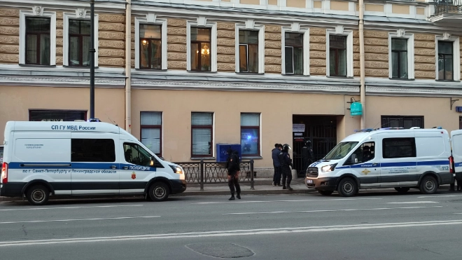 В Петербурге задержали студента, который оплачивал свои покупки найденной банковской картой