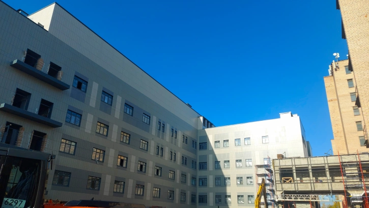 Новый корпус Александровской больницы примет первых пациентов в декабре 2022 года