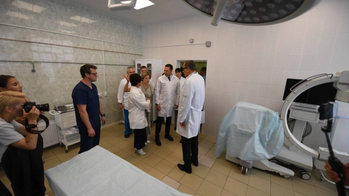 В Гатчинскую больницу поставят новый ангиограф и рентген