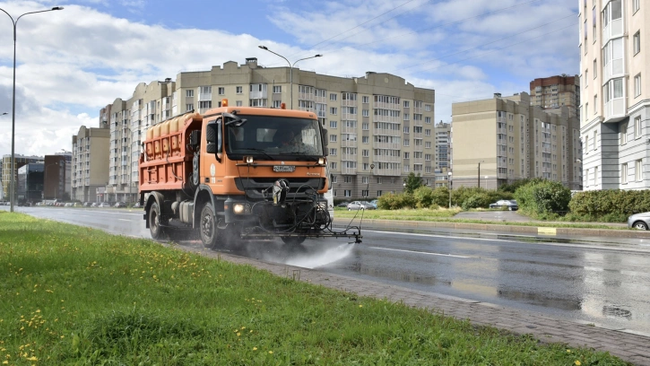 В Петербурге за неделю на мойку улиц потратили более 35 тысяч кубометров воды