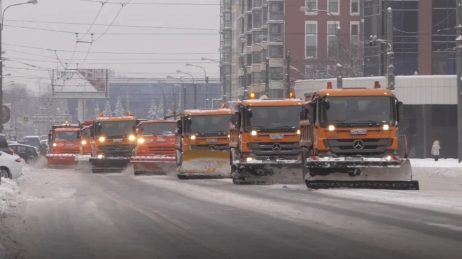Более 15 тыс. самосвалов вывезли снег из Петербурга за минувшую неделю