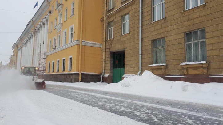 Петербургский снег убирали более 1160 единиц техники Петербургский снег убирали более 1160 единиц техники