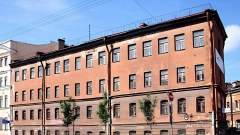 Переданное СПбГУ здание общежития бывшей фабрики "Большевичка" выставят на торги
