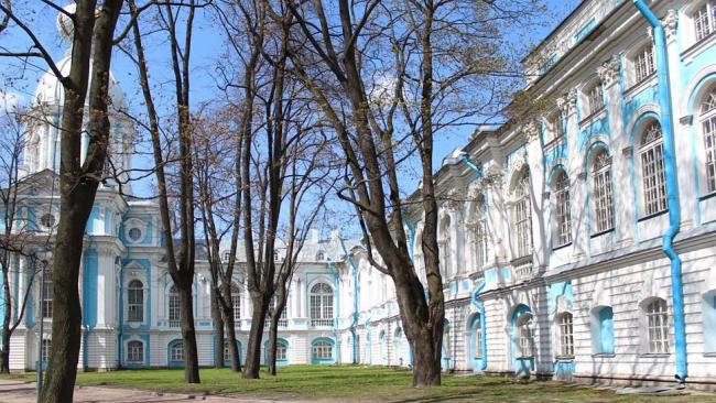 Реставрация интерьеров церкви св. Александра Невского каре Смольного пройдет в Петербурге