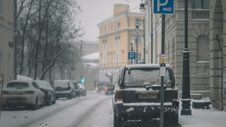 В декабре в центре Петербурга откроют платные парковки на 5600 мест 