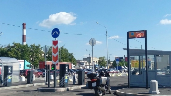 Большинство петербуржцев не оставляют машины на перехватывающих парковках