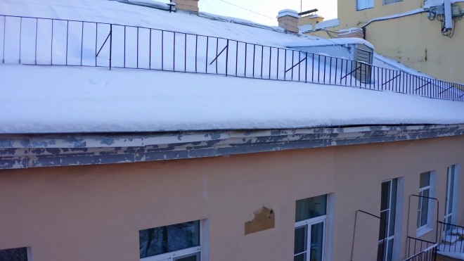 В двух районах Петербурга зафиксировали некачественную уборку снега