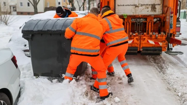 Петербуржцам вернут деньги за плохую уборку мусора в январе