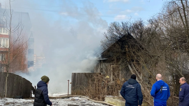В Приморском районе сгорел одноэтажный деревянный дом