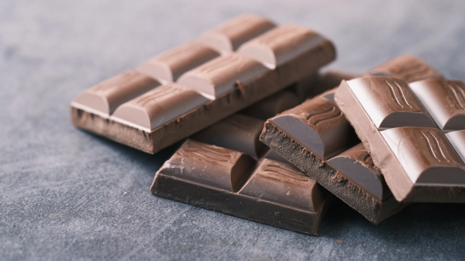 Петербуржец проведет почти 2 года в колонии строгого режима за кражу 6 плиток шоколада