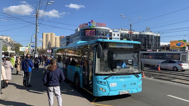 Работу 83 автобусных маршрутов в Петербурге изменили по просьбам петербуржцев