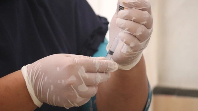 За сутки от коронавируса вакцинировались более 35 тысяч петербуржцев