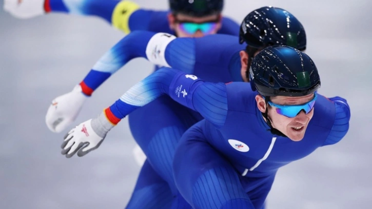 Конькобежец Алдошкин извинился за неприличный жест после выхода в финал Олимпиады-2022