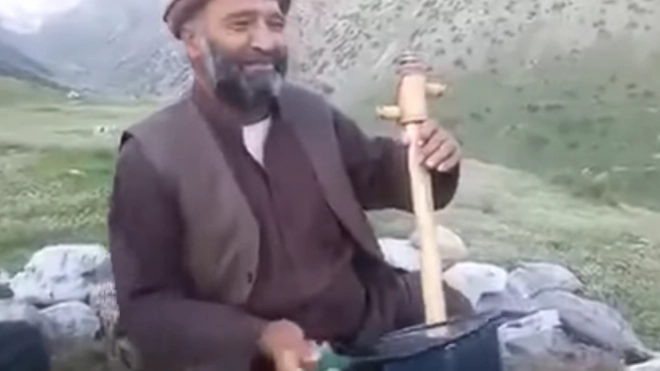 СМИ: талибы* расстреляли известного афганского певца Фавада Андараби
