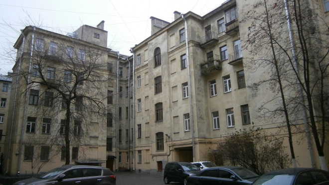 Пенсионеры, медсестра и предприниматель пытались переписать квартиру в центре Петербурга по поддельным документам
