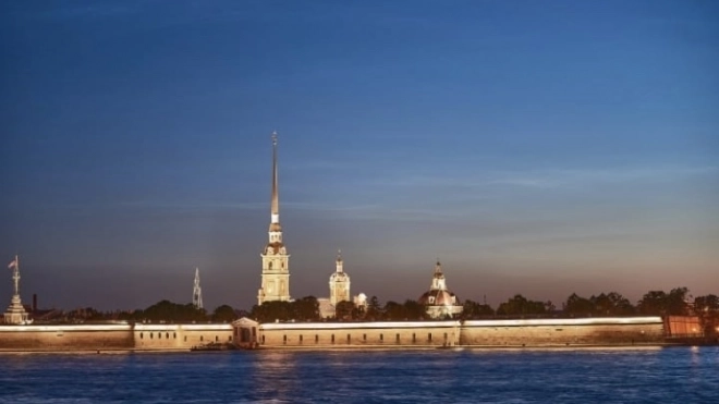 В Петербурге заметили уникальные серебристые облака