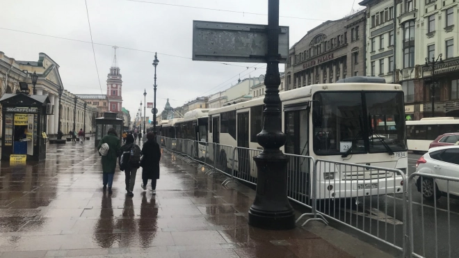 На Невский проспект прибывают пустые автобусы