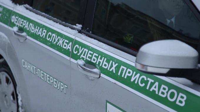 Петербуржец выплатил долги по алиментам ради поездок на автомобиле