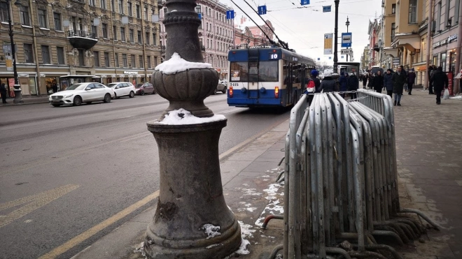 В центре Петербурга снова заметили металлические ограждения