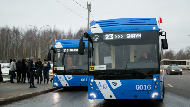 В Петербурге представили электробус "Пионер" 