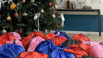 Для петербуржских бездомных собрали более 1000 подарков