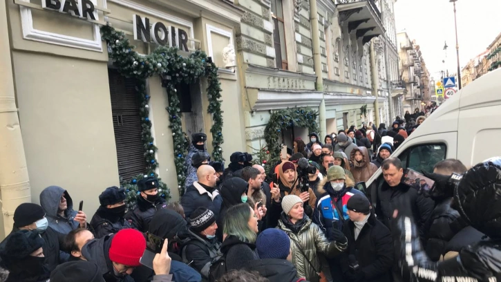 Представители "QR-сопротивления" попытались отвоевать закрытие бары на Рубинштейна 