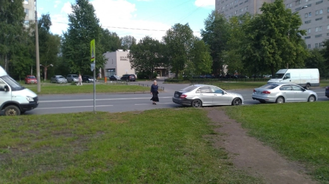 Петербуржцы обратили внимание на необходимость пешеходного перехода на Львовской улице