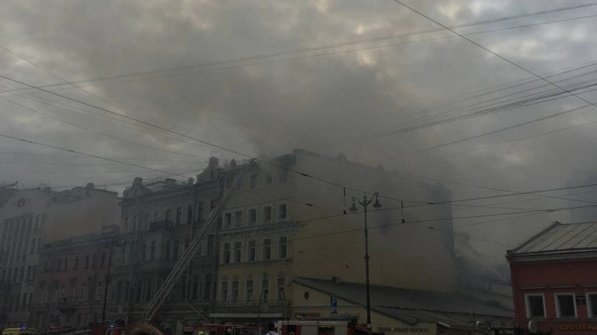 В районе пожара на Лиговском взяли пробы воздуха 