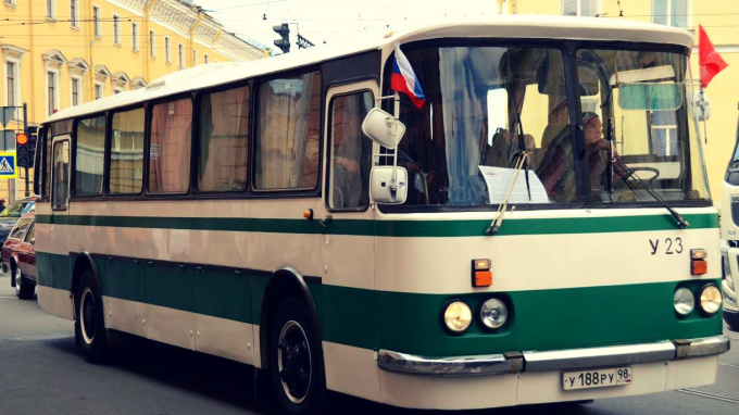 По Петербургу будет курсировать экскурсионный ретро-автобус  