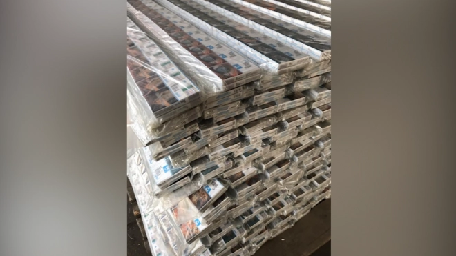Мужчина пытался перевезти за границу табачные изделия на 28 млн рублей под видом строительных материалов