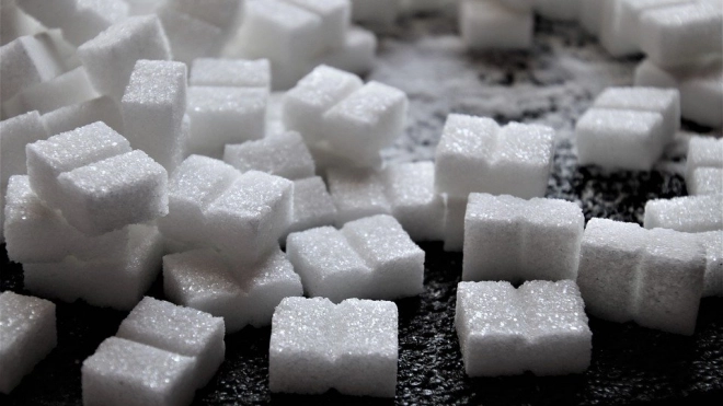 Россия начала закупать сахар за рубежом 