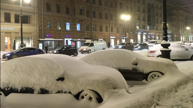 Губернатор Петербурга разделяет недовольство горожан сроками уборки улиц от снега