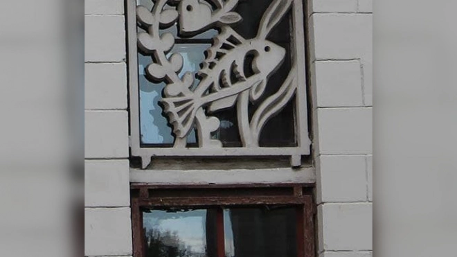 На Садовой улице панно с изображением рыбы заменили на обычные окна