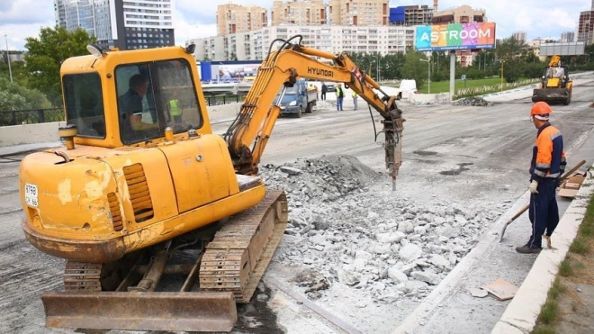 Глава Свердловской области призвал завершить ремонт моста в Екатеринбурге раньше срока