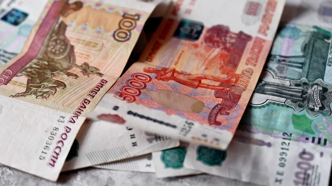 Эксперт: курс рубля может скорректироваться из-за торгового баланса