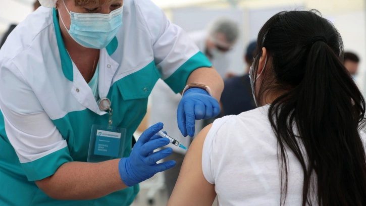 В Петербурге планируют вакцинировать 600 тыс. мигрантов