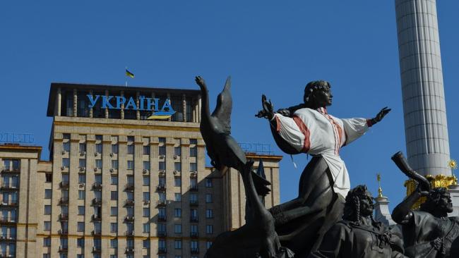В Киеве прошла акция протеста журналистов закрытых телеканалов