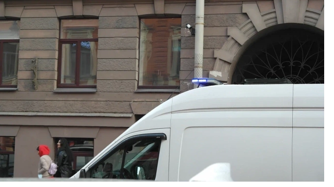 При столкновении Kia с трамваем в Петербурге пострадала 5-летняя девочка