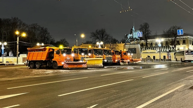 В новогоднюю ночь убирать улицы Петербурга будут 150 дворников