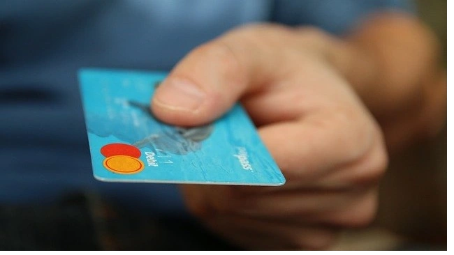 Число платежных карт, выпущенных в Петербурге за год увеличилось на 5,7%