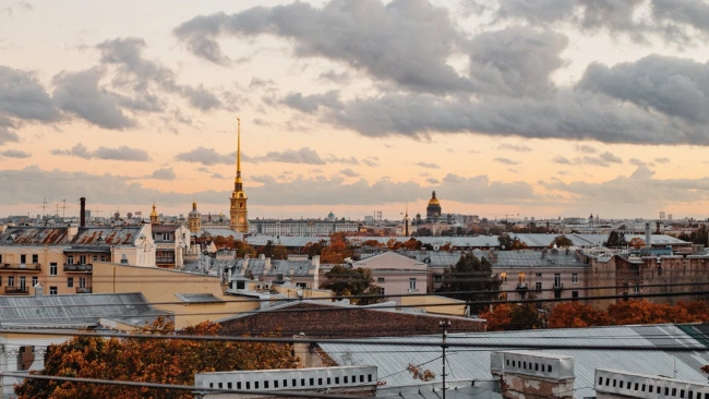 Синоптики прогнозируют грозы и дожди в День города Петербурга 