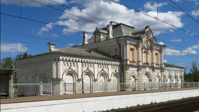 Арбитражный суд Петербурга обязал отреставрировать бывший вокзал в Сергиево