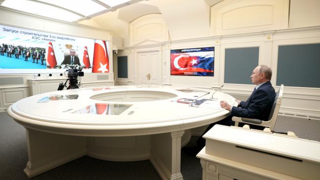 Путин и Эрдоган обсудили совместное производство вакцины "Спутник V"