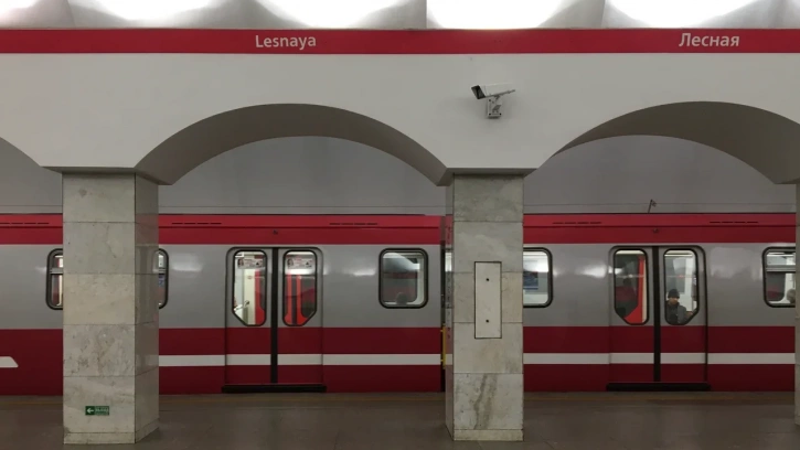На красной ветке петербургского метро появился новый состав