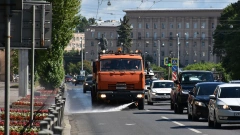 Дорожная техника продолжает очищать улицы Петербурга